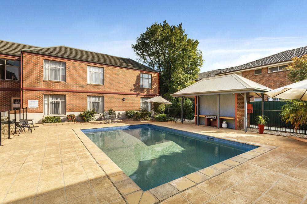 Quest Dandenong Aparthotel Exterior foto