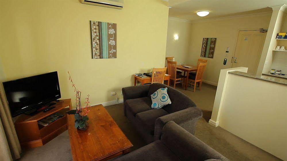 Quest Dandenong Aparthotel Exterior foto