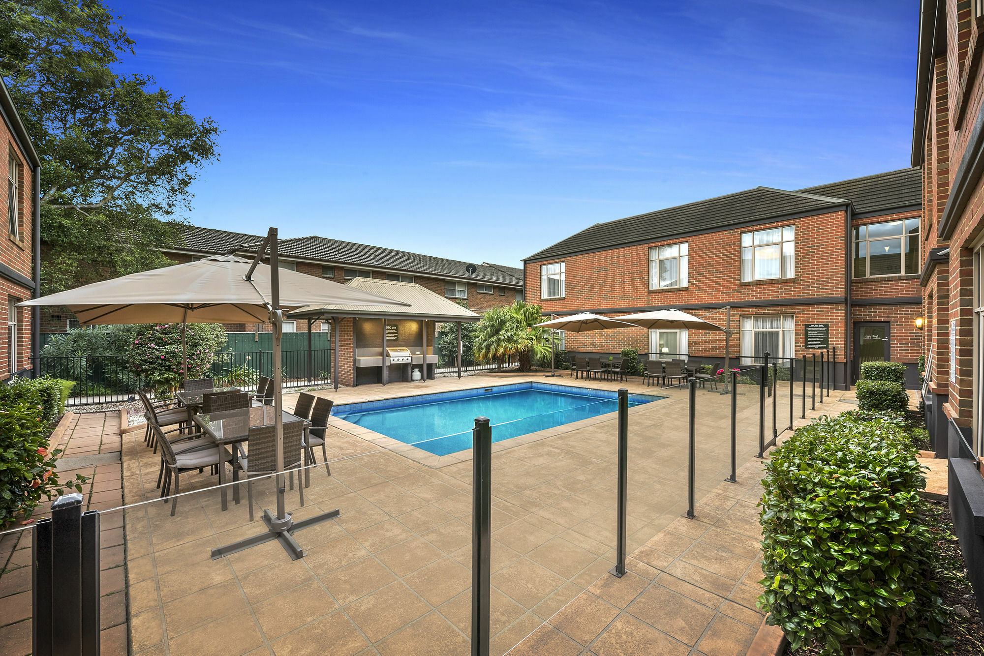 Quest Dandenong Aparthotel Exterior foto