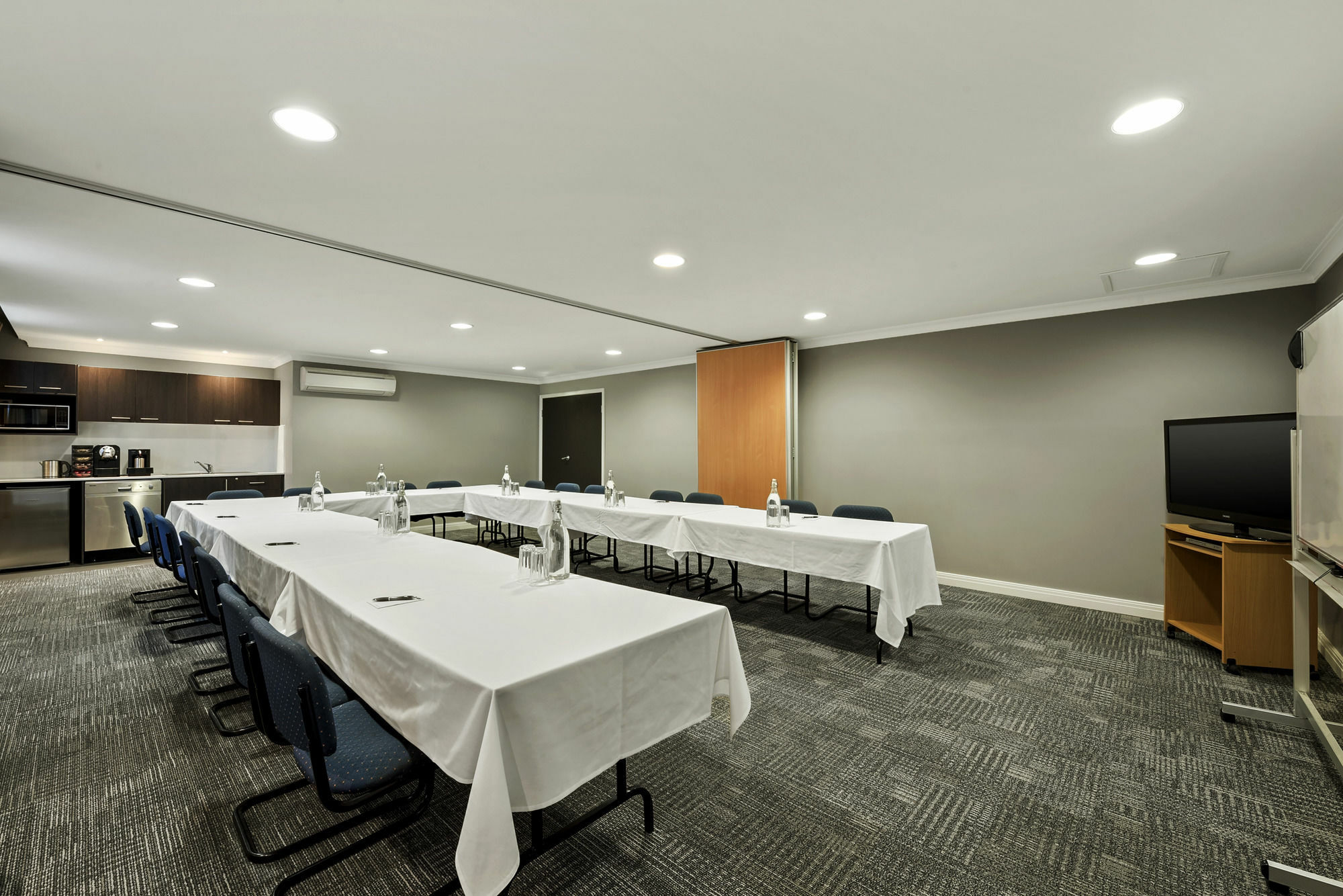 Quest Dandenong Aparthotel Exterior foto